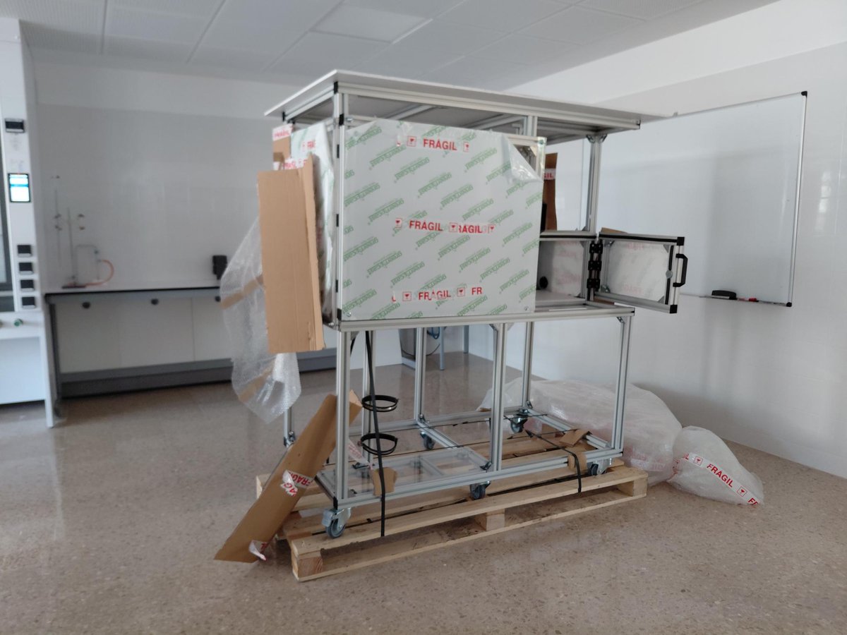CONFETIProject's tweet photo. Something exciting is taking shape at CONFETI!

Next week, the consortium meets at @UABBarcelona for the final integration and installation of the Three-Pocket Device, a key pilot after 3+ years of work.

Here’s a sneak peek from Gonzalo Guirado’s lab.

Stay tuned! https://t.co/5vy1T46qNn
