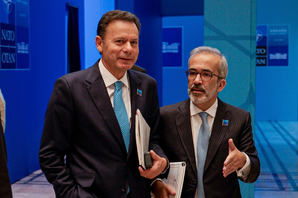 nestrangeiro_pt's tweet photo. O MNE @PauloRangel_pt participou com o Primeiro-Ministro @LMontenegro_PT e o Ministro da @defesa_pt Nacional na Cimeira da @NATO em Ancara 🇹🇷.

A NATO saiu mais forte, Portugal pela primeira vez ultrapassou a meta dos 2% de investimento em Defesa e comprometeu-se com o agregado de 3,1% para 2026. Nas reuniões dos Ministros dos Negócios Estrangeiros, destaque para a parceria ICI com o Bahrein, Kuwait, Catar e EAU e para o Conselho Ucrânia-NATO com a presença do MNE ucraniano @andrii_sybiha.