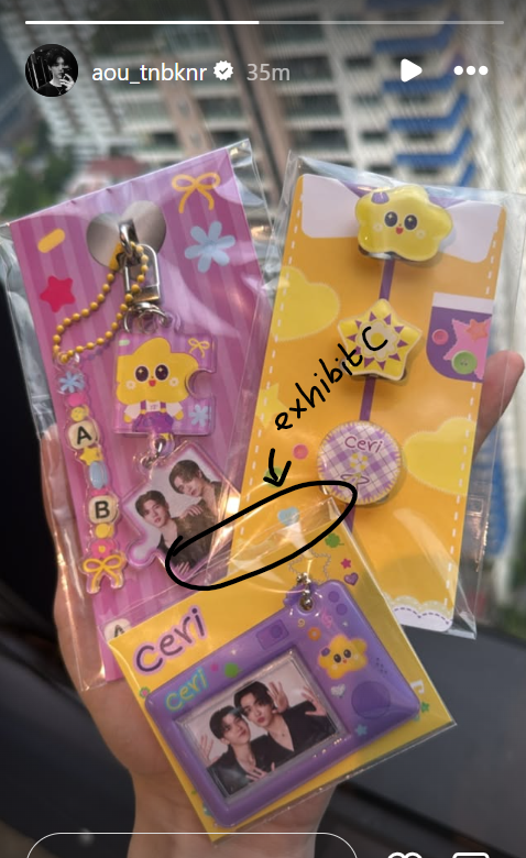 LowkeyMeen's tweet photo. after a thorough examination I declare that these are the same ones according to the wrapping🤓☝️ 
Conclusion: AouBoom are married👨‍❤️‍👨🏳️‍🌈 https://t.co/hA9u2kBtx5