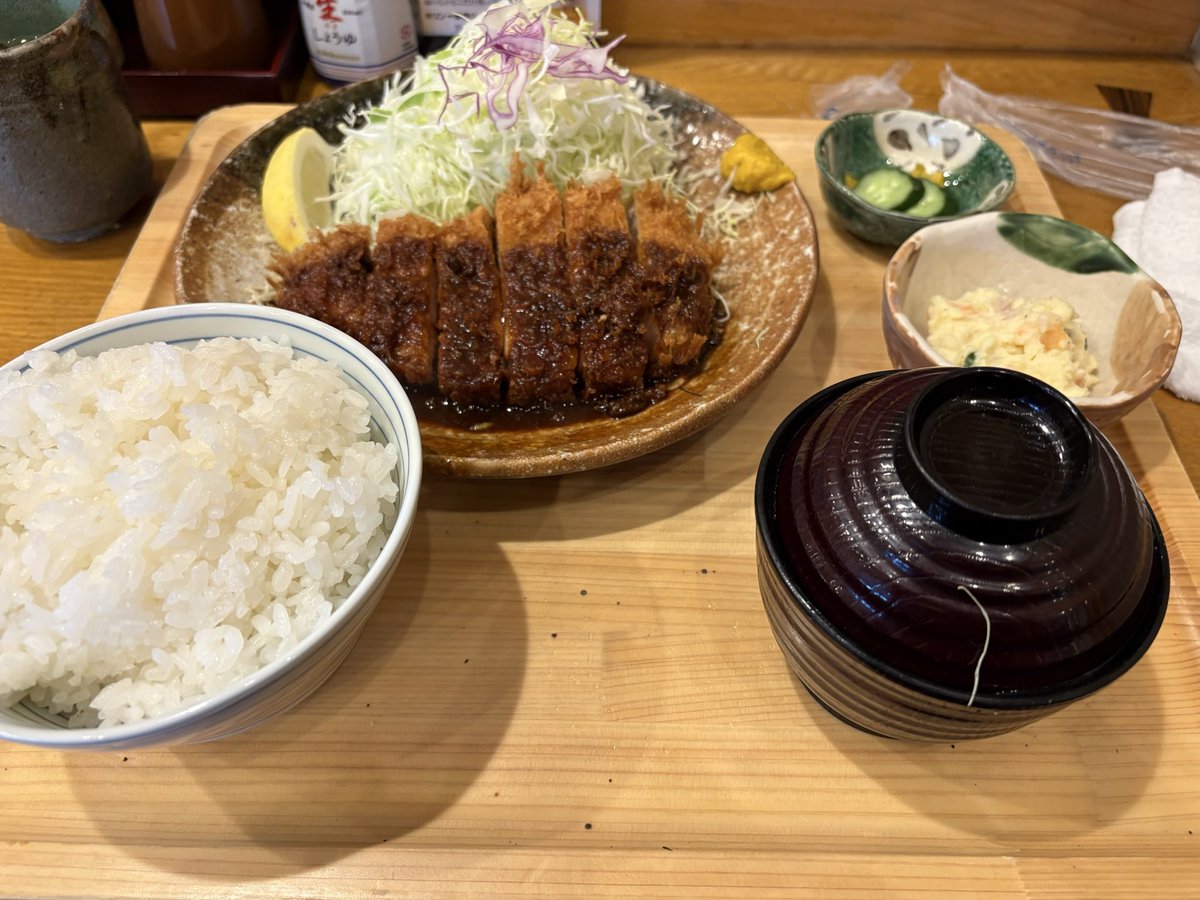 saifosryu's tweet photo. 味噌カツヾ(*´∀｀*)ﾉ
珍しく家の近くのかつ屋空いてたから入っちゃったぜ！ https://t.co/p0Uy9lc5h0