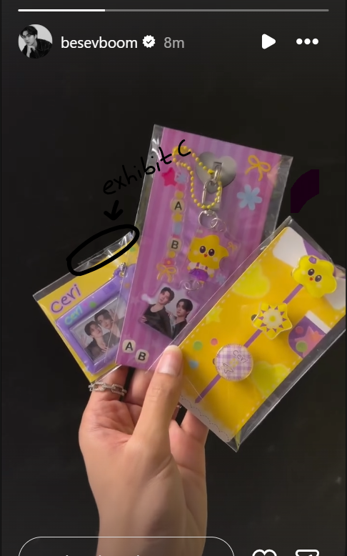 LowkeyMeen's tweet photo. after a thorough examination I declare that these are the same ones according to the wrapping🤓☝️ 
Conclusion: AouBoom are married👨‍❤️‍👨🏳️‍🌈 https://t.co/hA9u2kBtx5
