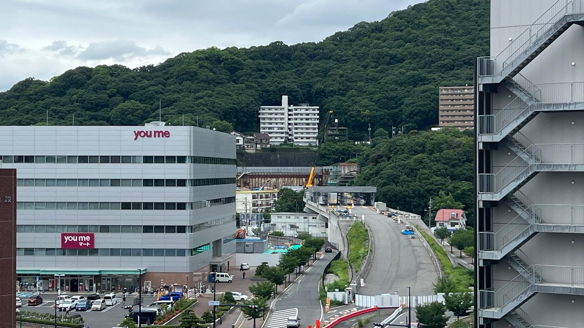 BbqSeto's tweet photo. 【広島高速5号線】整備中
本線部（温品JCT〜広島駅北口）2027年度上期完成予定
連絡路（高速2号線との接続）2028年度完成予定
🛣️料金所らしきもの　📷2026.7.8 https://t.co/WVC6xsbcsA