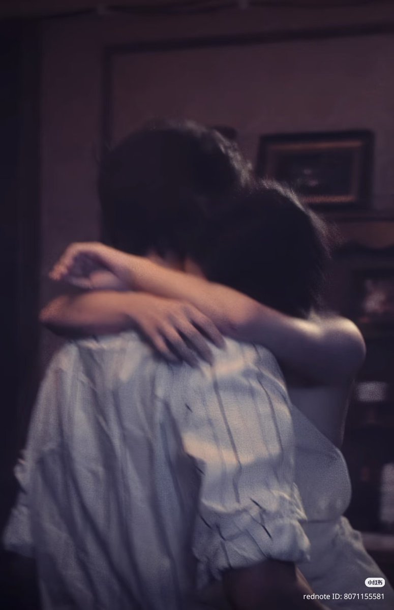 nobitaniii's tweet photo. Deleted scene from epsd 26!! 
They deleted when lu xixiao pick up zhou wan and walk to the bedroom and threw her onto the bed 🫠🫠
Aaaaa why they delete such a good scene here 😭😭😭😭
And they're still many script left after that 🫠😭

#NeverEndingSummer https://t.co/XyAFhYrMzY