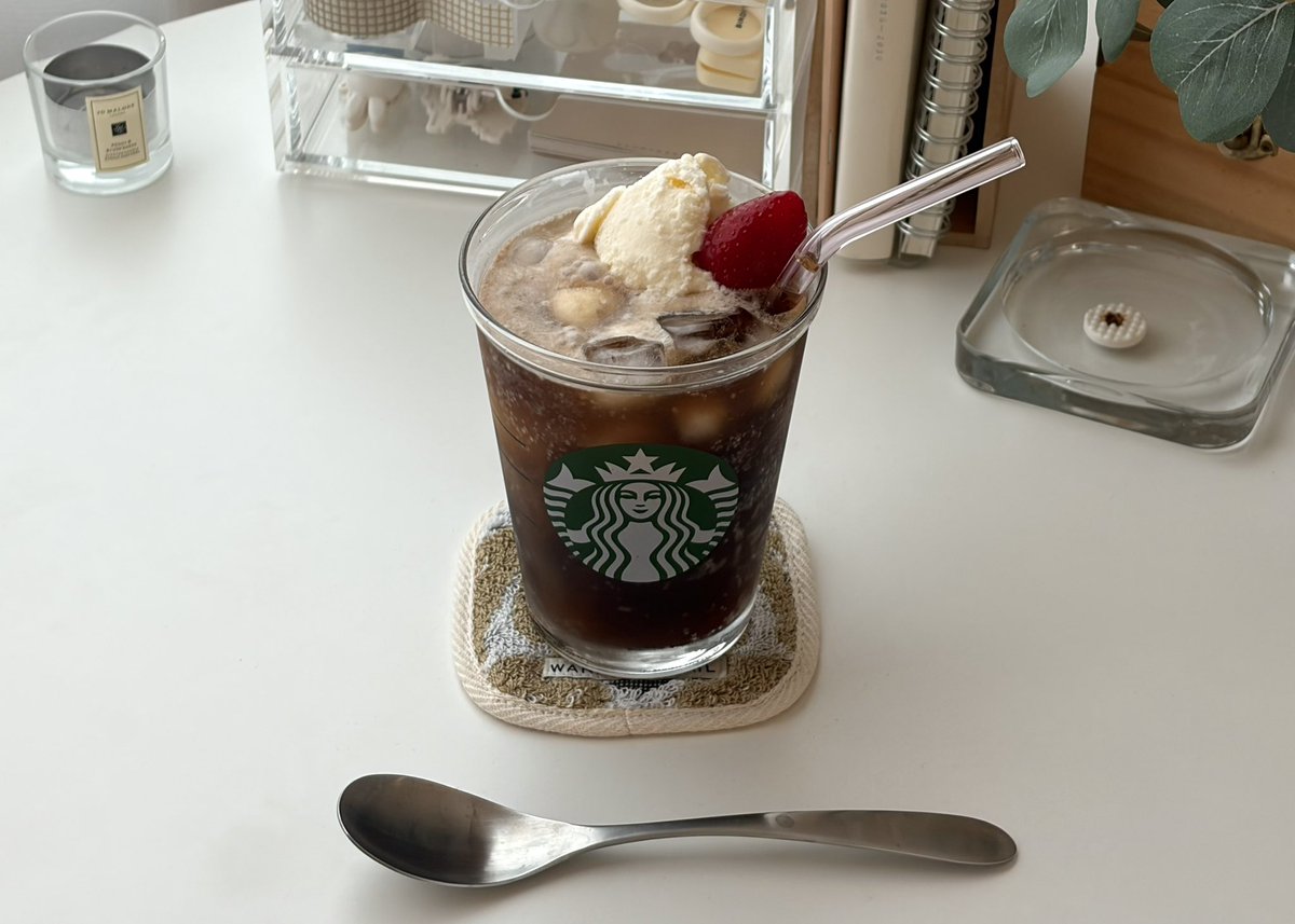 s4k_u_'s tweet photo. コーラフロート作り https://t.co/9zymQsBf1H