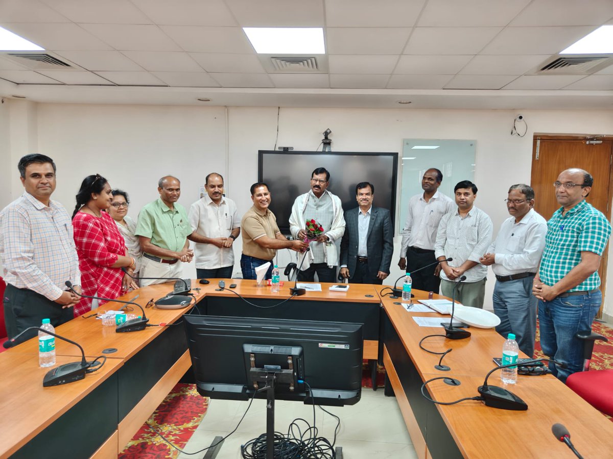 CuKarnataka's tweet photo. Heartiest congratulations to Hon'ble Vice-Chancellor Prof. Battu Satyanarayana on the extension of his tenure for one more year.

The Registrar, Prof. R. R. Biradar, along with the Teaching &amp; Non-teaching staff of the CUK, conveyed their heartfelt congratulations and best wishes. https://t.co/GZo8rGSP9K