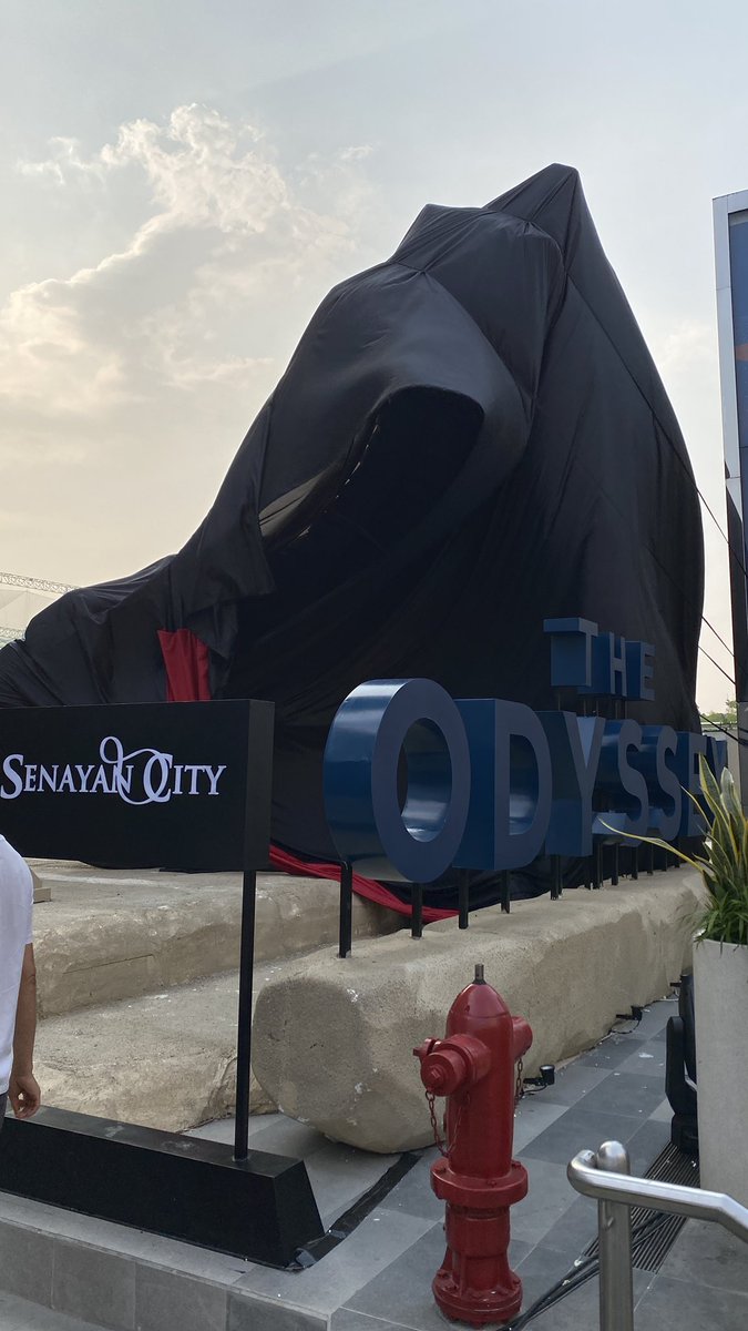 HabisNontonFilm's tweet photo. Ada patung THE ODYSSEY gede di Senayan City.

Bisa tebak kira-kira isinya apa? 🤔 https://t.co/mlJT1NEl9X