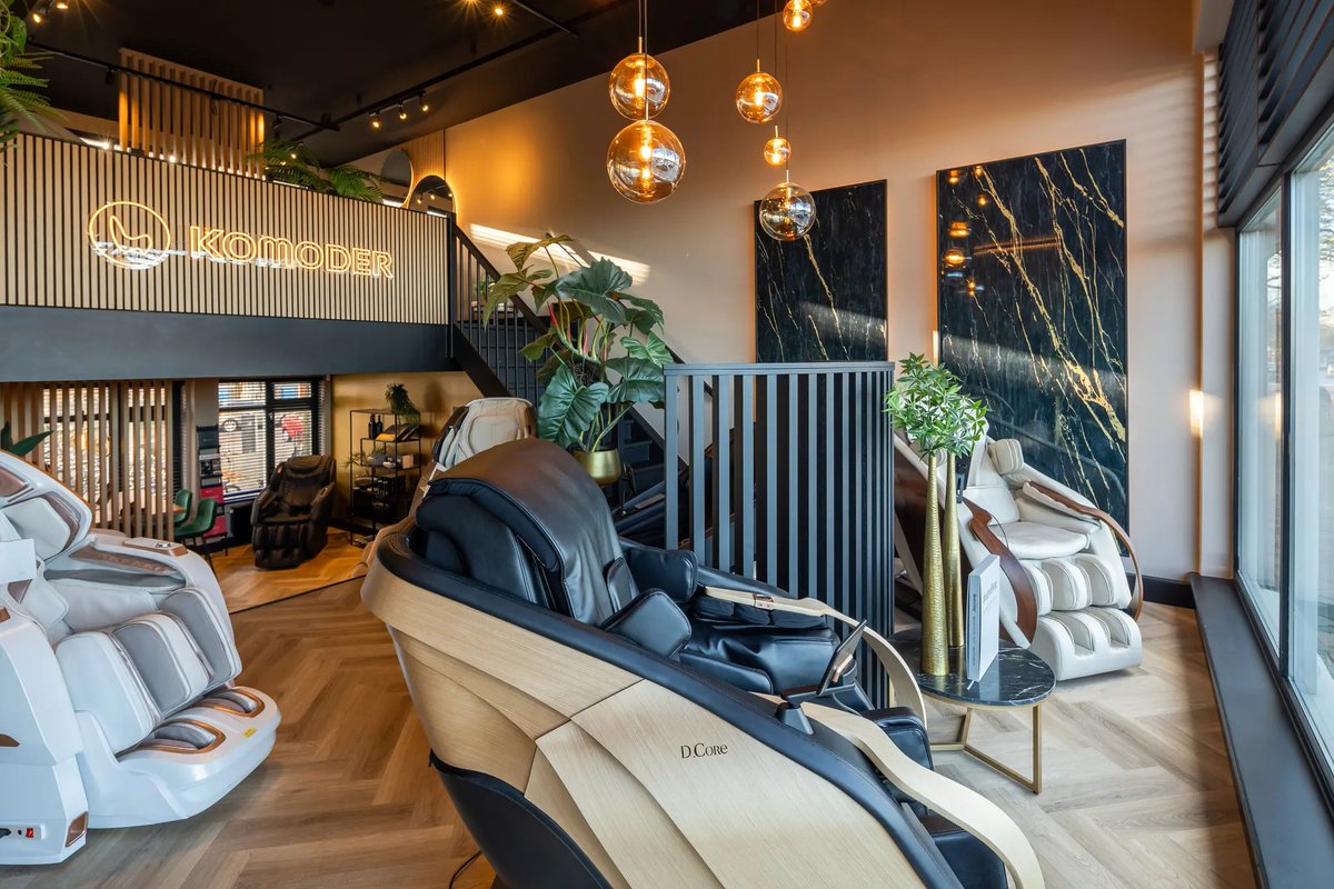 komoder's tweet photo. ⏸️ Your cortisol called. It's been working overtime and it's ready for a break. Constant stress and accumulated tension are real. But so is the off switch.

🧬 Massage therapy is scientifically proven to calm your nervous system and release deep-seated tension. So we built our massage chairs around exactly that.

📍 Find the one that suits you best at the nearest Komoder Premium Store: https://t.co/ENoxJkjW6f

#Komoder #MassageChair #BackPain #Wellness #Recovery #RelaxBetter #Massage #Wellbeing #FeelYourBest