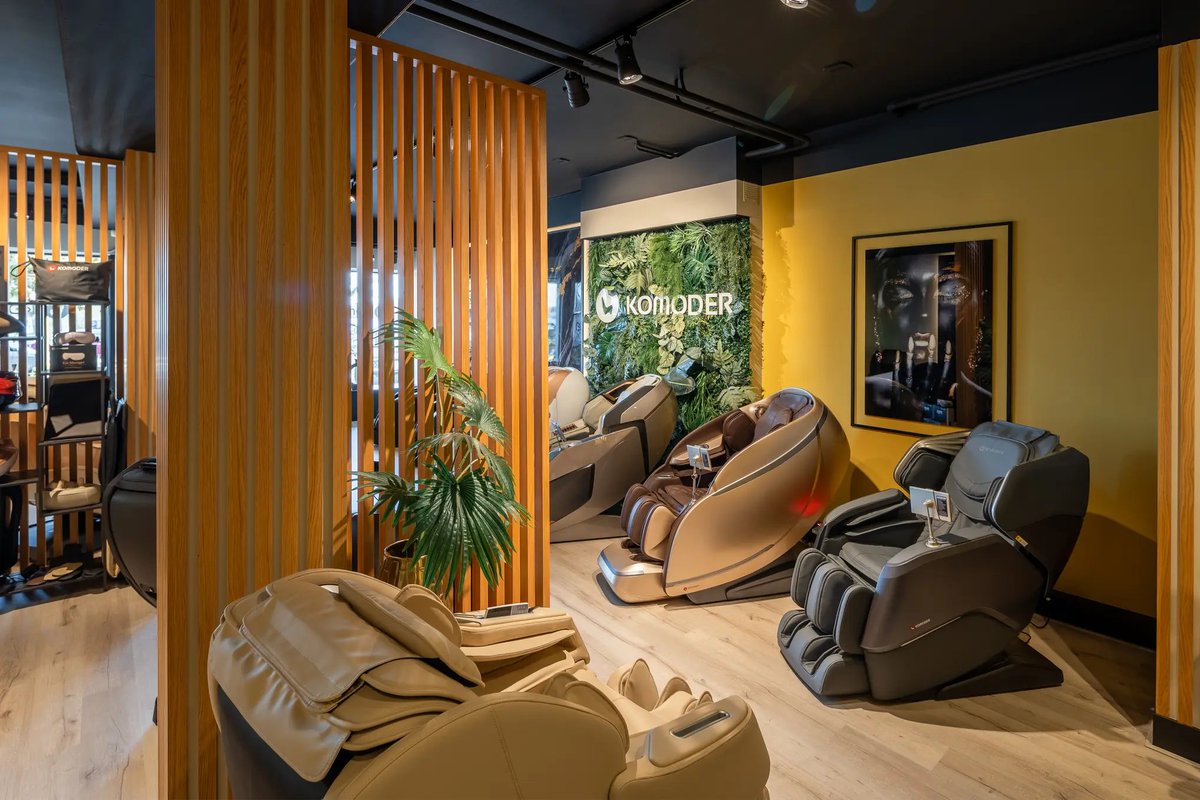 komoder's tweet photo. ⏸️ Your cortisol called. It's been working overtime and it's ready for a break. Constant stress and accumulated tension are real. But so is the off switch.

🧬 Massage therapy is scientifically proven to calm your nervous system and release deep-seated tension. So we built our massage chairs around exactly that.

📍 Find the one that suits you best at the nearest Komoder Premium Store: https://t.co/ENoxJkjW6f

#Komoder #MassageChair #BackPain #Wellness #Recovery #RelaxBetter #Massage #Wellbeing #FeelYourBest