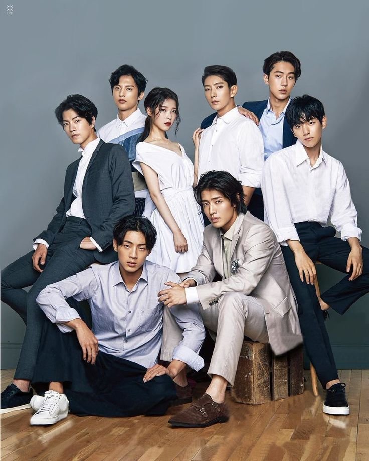ddaizelle's tweet photo. Salah satu photoshoot terkeren pada masanya

Princess IU dan para pangerannya ♡ https://t.co/Y0rAPzlCGC