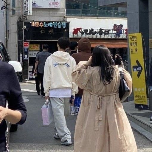 ddangwonii's tweet photo. leo is no stranger to giving sangwon flowers 💐❤️ https://t.co/QuAHbEnUHG