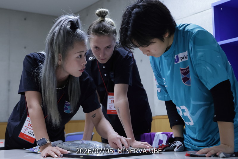MINERVA_UBE's tweet photo. #メットライフ生命女子Ｆリーグ 2026-27 第5節
宇部会場のチケット販売を開始いたしました
当日、会場でお待ちしています。
チケット購入はこちらから💰
▶️7月18日（土）🎫
https://t.co/qn8oG6lqWb
▶️7月19日（日）🎫
https://t.co/j3xaJG0C0Y

18日（土）
1⃣14：00　キックオフ
ミネルバ宇部　vs　さいたまサイコロ
19日（日）
1⃣11：00　キックオフ
SWHレディース西宮vsエスポラーダ北海道イルネーヴェ
2⃣13：30　キックオフ
バルドラール浦安ラス・ボニータスvsアニージャ湘南

「Local Pride, Our Pride. ～その先の挑戦へ～」

#一つ一つ丁寧に
#ミネルバ宇部
#応援されるチームになろう🎫