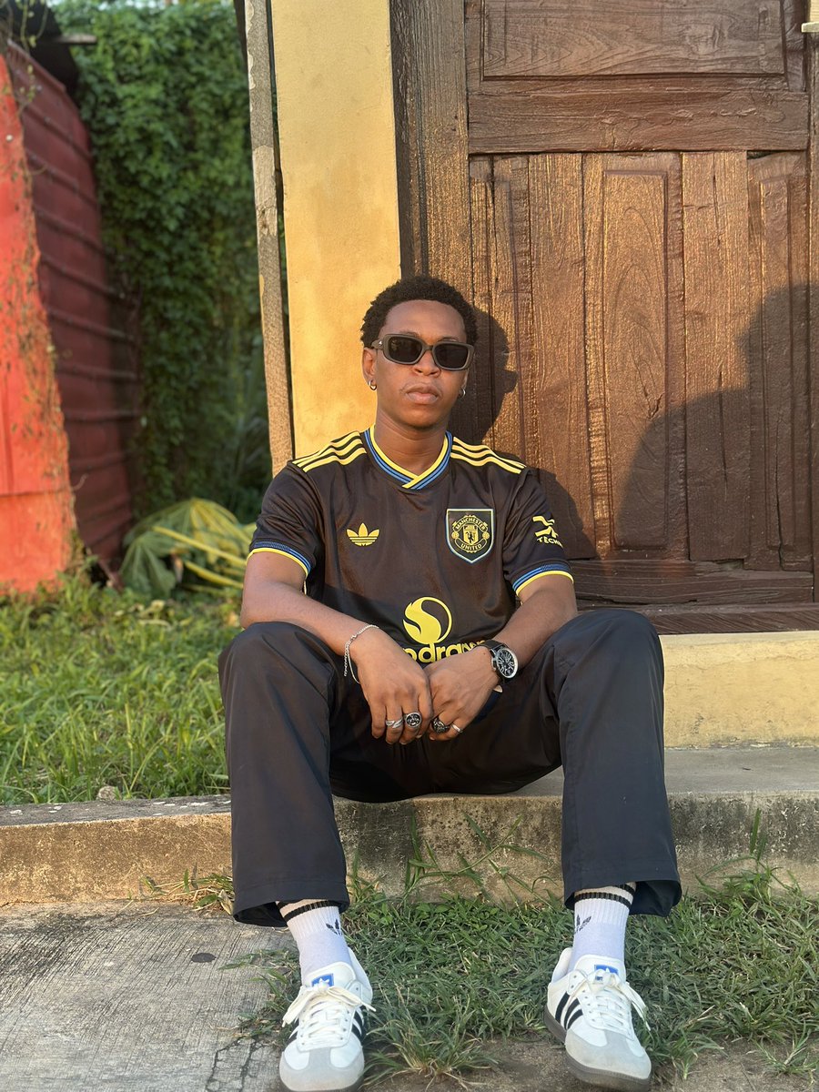 POLAR97_'s tweet photo. FYB Day 3 : Jersey Day 🖤💛❤️

Born and Bred a RED.
Cheers to supporting the BEST FOOTBALL CLUB IN THE WORLD❤️

HATED. ADORED. NEVER IGNORED 
GGMU @ManUtd @adidas https://t.co/FVaaNSPkMm