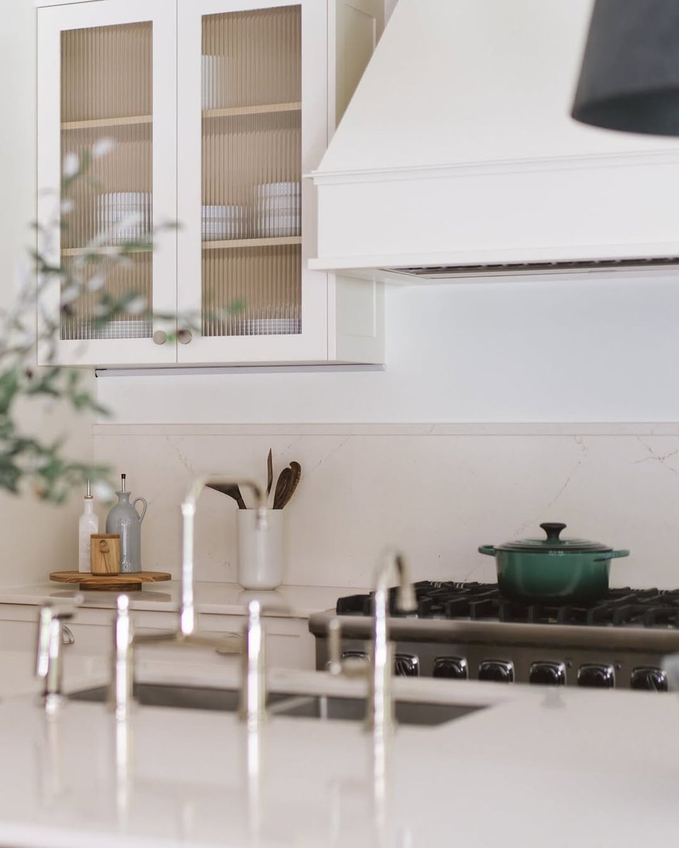 Silestone's tweet photo. Soft orange veined on cream background. Warm and minimalist. Fall in love with Silestone Eternal Marfil.
Discover more about Silestone at https://t.co/Gfol1FXv8C
---
#Silestone #SilestonebyCosentino #Design #InteriorDesign #KitchenDesign #KitchensofInstagram https://t.co/e3E4ivvxS6