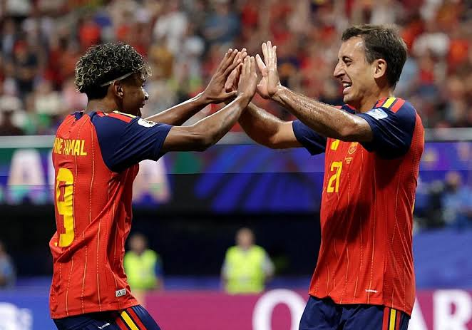ToroDoradoPicks's tweet photo. 🚨 Si solo fuera a jugar UNA apuesta para España 🇪🇸... sería esta.

⚽ Oyarzabal
⭐ Lamine
🥅 Goles
🚩 Córners
💥 Cuota 21.00.
👀 El boleto completo y el resto de combinadas están en el enlace del siguiente tuit.
⬇️ Baja ahora antes de que empiece a moverse la cuota. https://t.co/C8aV9P6DSO