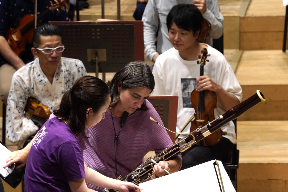 kyotosymphony's tweet photo. 【第713回定期演奏会7/10(金)・11(土)】
ウィーン・フィル首席ファゴット奏者のソフィー・デルヴォーさんとの、吉松隆：ファゴット協奏曲「一角獣回路」のリハーサルが終了しました！

音の表情が自在に変わっていき、鮮やかに駆け抜けていくデルヴォーさんのファゴットは必聴です！！🐎
お時間ある方はぜひ！京都コンサートホールにお越しください🙇

明日7/10(金)19時開演、当日券発売は18時からです！ご来場お待ちしています✨
https://t.co/vMOV5FUVSD
#京響 #沖澤のどか