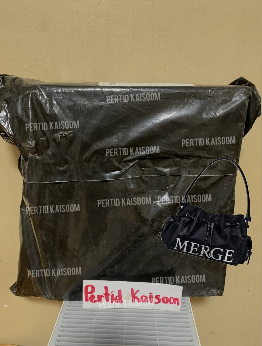 pajrp's tweet photo. Merge On Time Bag 

ไม่แกะกล่อง
3,490 บาท จัดส่งฟรี

รับชำระผ่าน SPay ,Pay Next ค่ะ

นัดรับ อ้อมน้อย สาย4-5 หนองแขม เดอะมอลล์บางแค เซ็นทรัลมหาชัย หรือละแวกใกล้เคียง
สอบถามได้นะคะ
#ส่งต่อmerge #กระเป๋าmerge #merge https://t.co/ChcUqqvf46