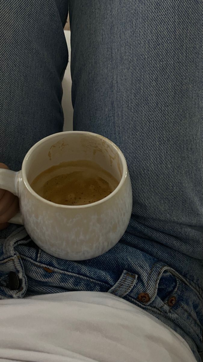 reneew_09's tweet photo. The only way I'm surviving today😔 Do not ask the number of refills I already did... https://t.co/DdleQOoCAR