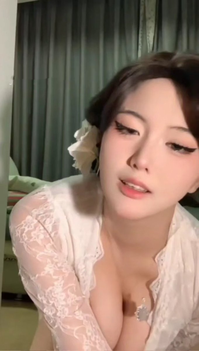 SungyuanS's tweet photo. 抖音梧桐树，木瓜巨乳美女，奶型真的太极品了！大尺度定制模拟啪啪啪，一声声老公叫的你都受不了，视频质量很哇塞！
🔍搜关键词资源直达https://t.co/JUFLy3tOdC https://t.co/IaJEiEkh5J