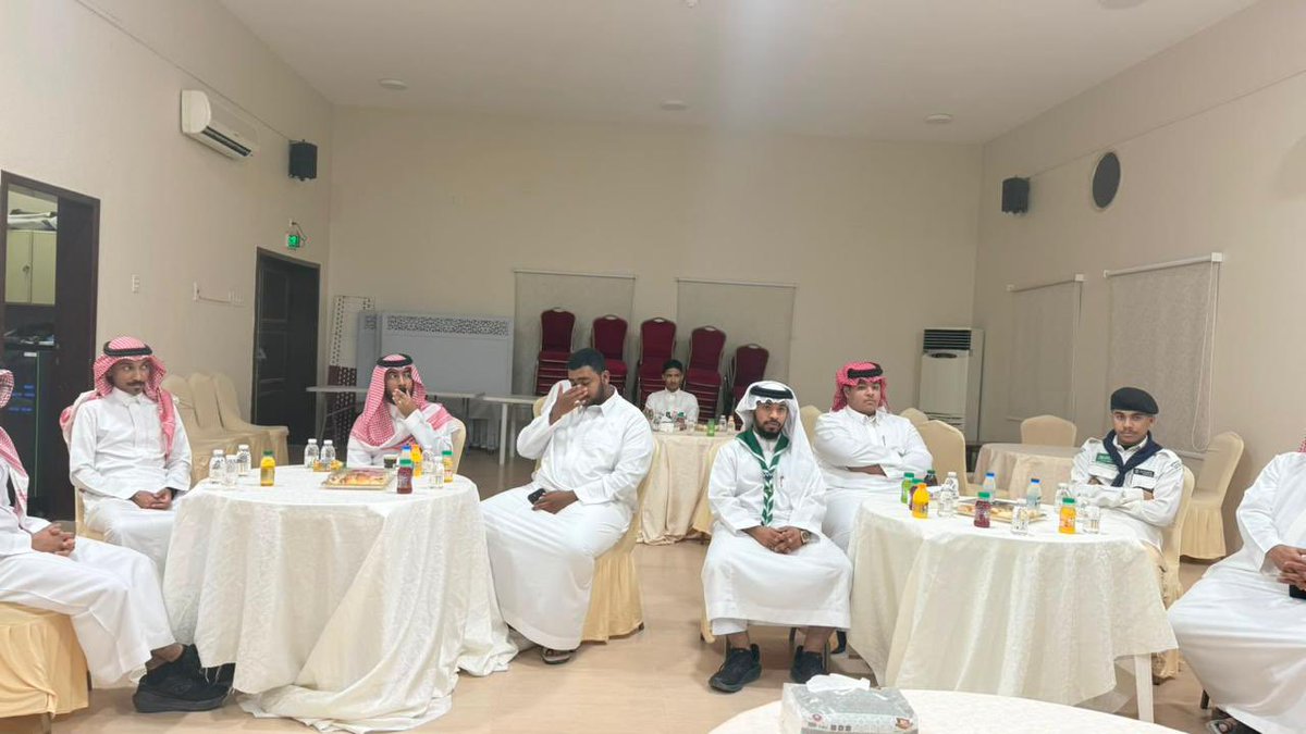 Alnajahysa's tweet photo. في أجواء مفعمة بالحماس والطموح أُقيم مساء الأربعاء الموافق 08 / 07 / 2026 اللقاء التعريفي الثاني لنادي النجاح الكشفي بقاعة روضة الكلابية النموذجية  وذلك وسط حضور لافت وتفاعل مميز من المشاركين تم خلاله استعراض رؤية النادي وأهدافه ورسالته وخطة البرامج القادمة التي تهدف إلى بناء شخصية متكاملة للشباب وتنمية المهارات، وصقل القدرات وتعزيز روح العمل الجماعي الكشفي  
وتقديم مساهمة إيجابية وفعالة في خدمة المجتمع 
بداية واعدة نحو مستقبل مليء بالعطاء والإنجاز بإذن الله تعالى

@hemmanews1 
@mediaeyes2 
@wahhnews