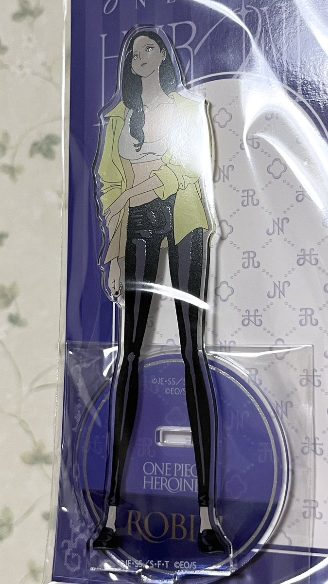 Lyra_0206's tweet photo. ヒロインズアクスタ可愛いんだけどキラキラアクスタなのにロビンちゃんだけ目しかキラキラじゃないのさすがに格差じゃないですか😭😭😭
ナミさんとペローナちゃんは髪とお洋服もキラキラなのに😭😭😭
黒だからですか😭😭😭
黒だからキラキラ見えにくいだけなんですか😭😭😭 https://t.co/X4YZS4Idfs