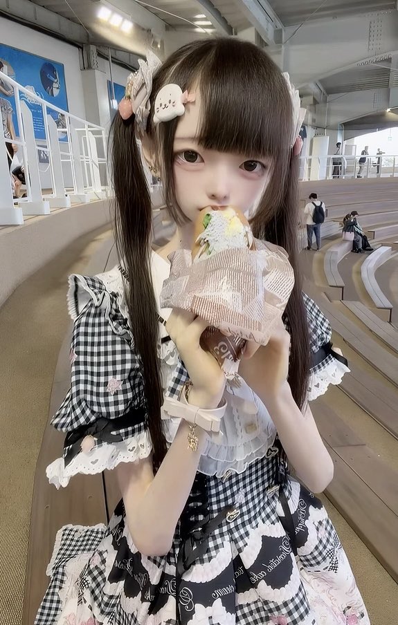 kaorusanndayo's tweet photo. もぐもぐたいむ

#自撮り界隈 #地雷 #量産 https://t.co/k9WhOhKSKd