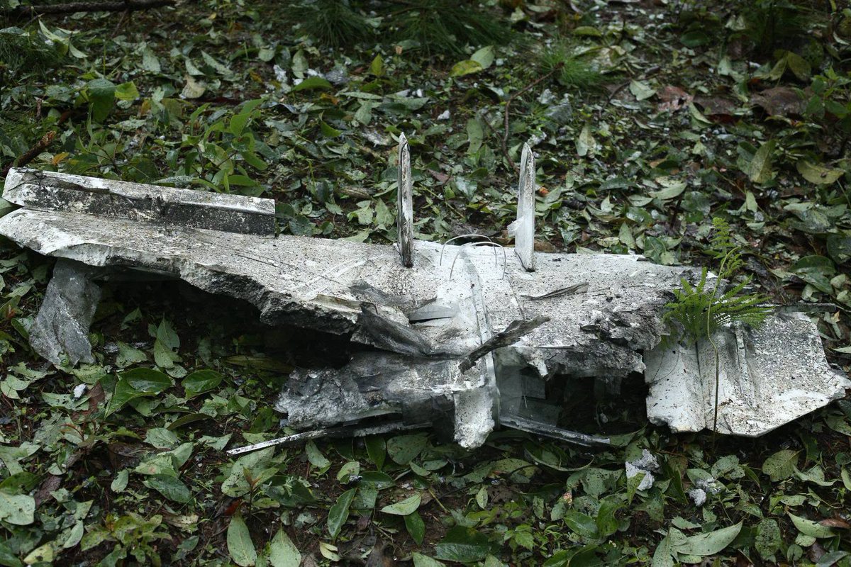 IrrawaddyNews's tweet photo. Myanmar’s junta used a suicide drone to attack a camp for internally displaced persons in Demoso Township, Karenni State on Wed., IDPs said. The drone struck a tree and exploded near the camp, causing panic. The camp is over 30 km from any combat zone. #WhatsHappeningInMyanmar https://t.co/f4JfFUdkHm