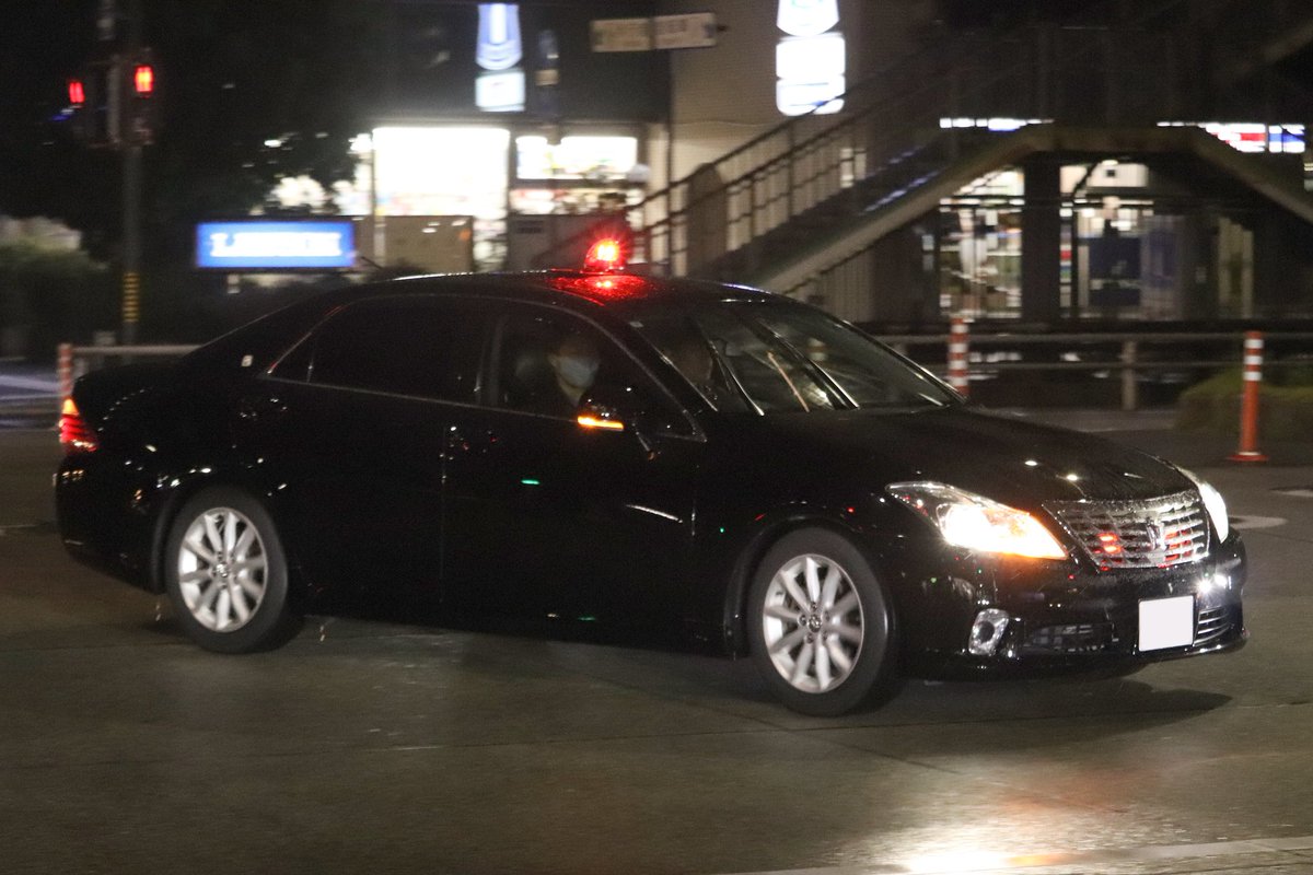 KiT_Emergency's tweet photo. 愛知県警察 第一交通機動隊
200系クラウン 
交通取締用四輪車(反転警光灯)

栄地区付近で取り締まりをしていたようですが、さすが名古屋ということでサイレンの音が何度も響いてました。 https://t.co/RNauY74HiV