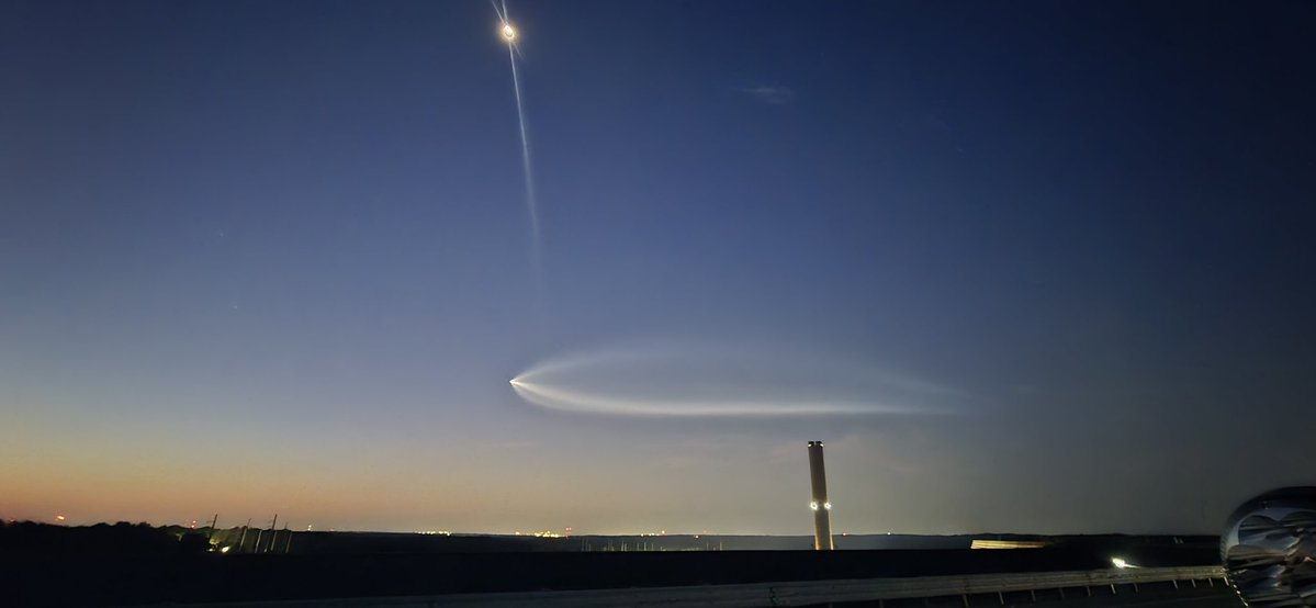RT @TBLwx803: @SpaceX rocket launch this morning against the