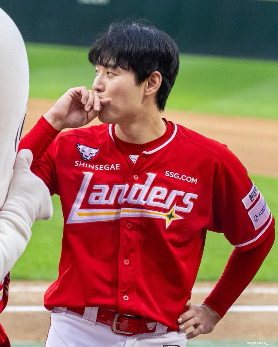 YU_Uy__8's tweet photo. 여자라면 김성욱 https://t.co/kjQwl6UDTq