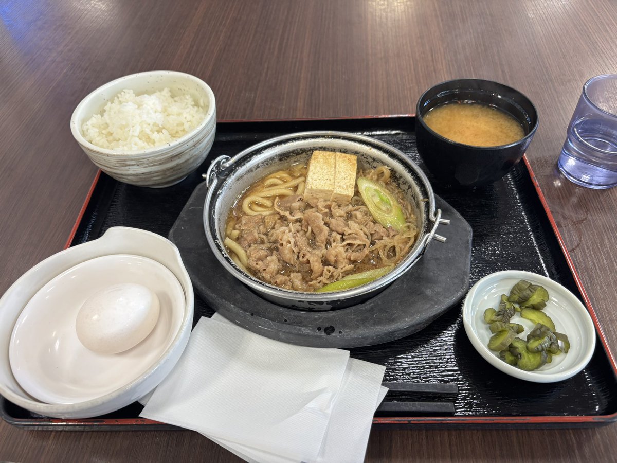 sutoh_robot's tweet photo. 牛丼食べようかなと思って家を出たのに
大黒P.A.で牛鍋食べてた

天気がいい日はそういう事もあるだろう https://t.co/Ar8eS9xxVS
