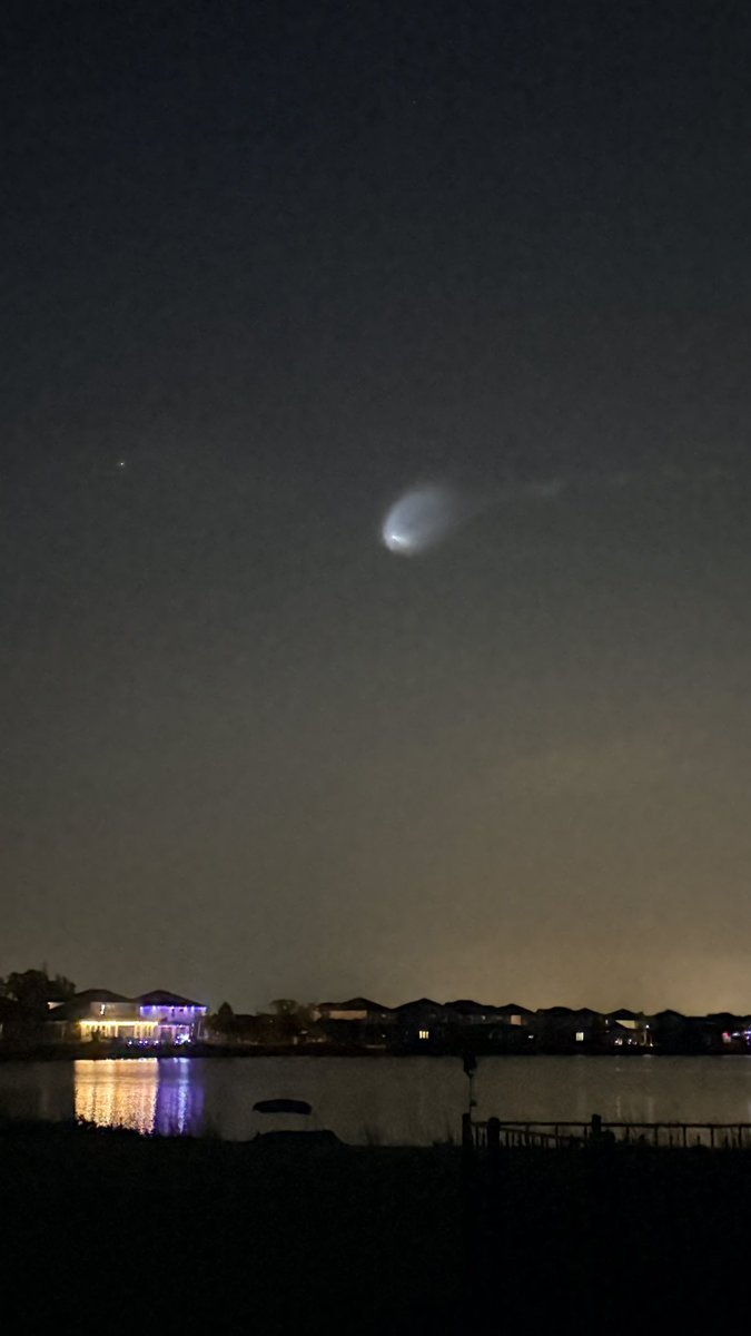 LuauMimi's tweet photo. @SpaceX seen from my backyard this morning! https://t.co/dcGYvEoRPl