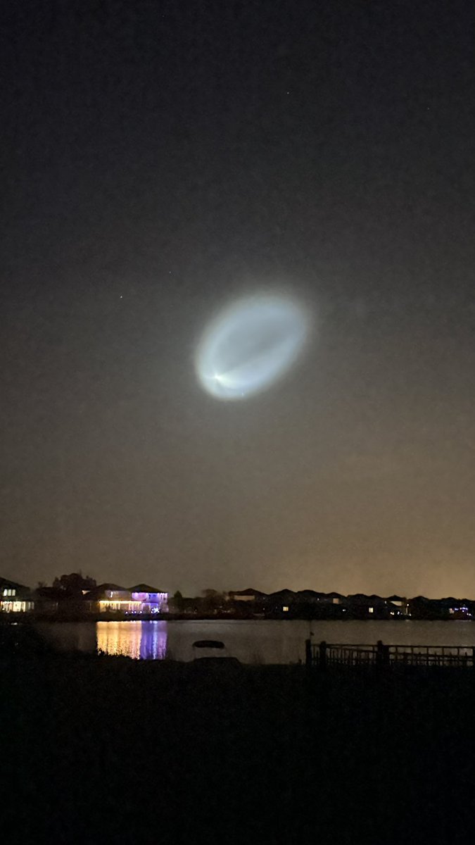 LuauMimi's tweet photo. @SpaceX seen from my backyard this morning! https://t.co/dcGYvEoRPl