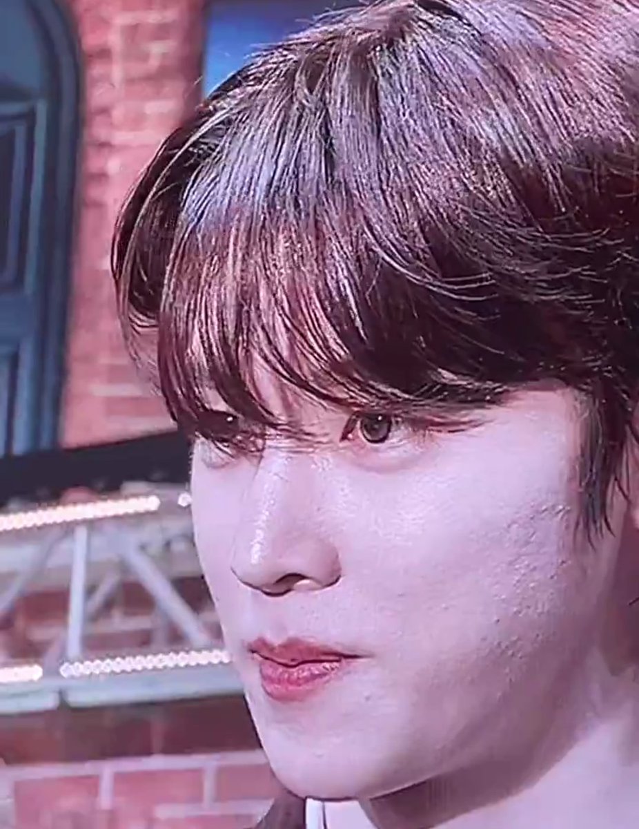 sorktmdf1wk's tweet photo. ㄹㅇ 피부 가려야하는데 ㅅㅂ https://t.co/rVDLvPUt6T