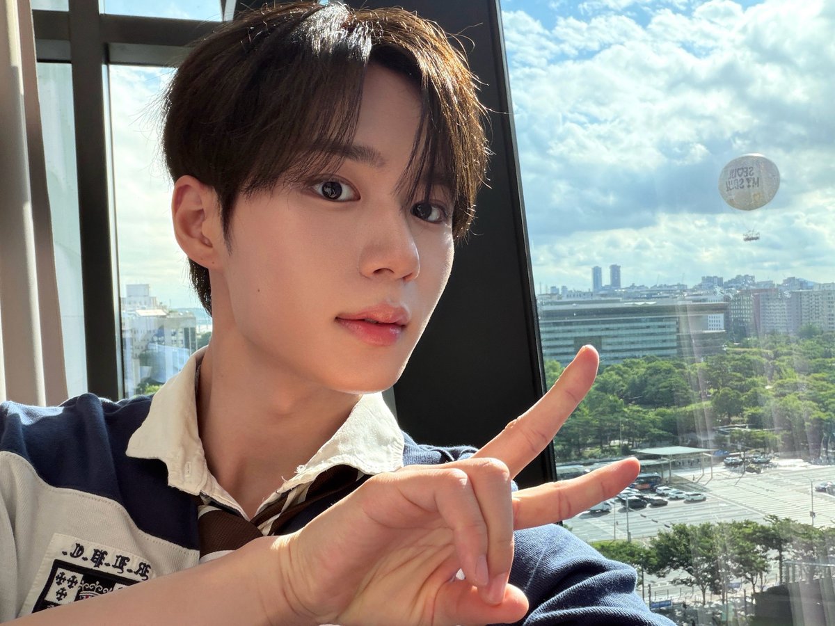 forkjunseo's tweet photo. 260709 #준서 #JUNSEO ➕💬

🦊: #햇살콩챗
🦊: (photo)
🦊: (photo)
🦊: i brought selfies from k-forum !! https://t.co/TSKaqvFFQ0