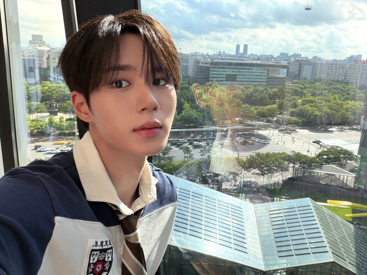 forkjunseo's tweet photo. 260709 #준서 #JUNSEO ➕💬

🦊: #햇살콩챗
🦊: (photo)
🦊: (photo)
🦊: i brought selfies from k-forum !! https://t.co/TSKaqvFFQ0