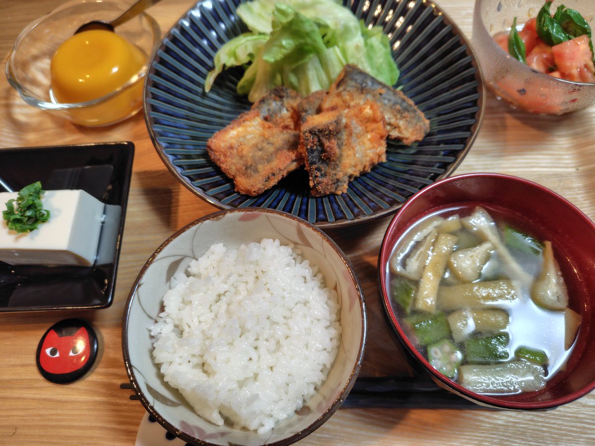 yukiechan555's tweet photo. 7月9日(木)の夕食
鯖の竜田揚げをちら見せ
トマトバジルサラダ
冷や奴
薄揚げとオクラの味噌汁
デザートはマンゴープリン
木曜日お疲れ様でした
暑いので既にビール呑んでます🍻
#おうちごはん
＃20時から猫組長チャンネル生放送 https://t.co/0E81EZRBvZ