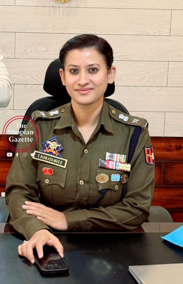 shopiangazette's tweet photo. SSP Pulwama, IPS Tanushree, Transferred to Delhi Under AGMUT Cadre Reshuffle. Wishing Her Continued Success in Her New Assignment.
@IPS_Tanushree @ssppul @JmuKmrPolice @KashmirPolice
#Tanushree #Ips #SspPulwama #TheShopianGazette https://t.co/ljjTGlLvlw