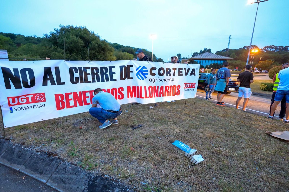somafitagugt's tweet photo. El SOMA-FITAG-UGT, junto a la plantilla de CORTEVA: frente al cierre y los despidos, unidad, movilización y lucha. Con beneficios millonarios, este ERE no tiene justificación.
✊ #NoAlERECorteva
@somafitagugt 
@UGT_FICA 
@UGT_Comunica https://t.co/8EvLj3deTb