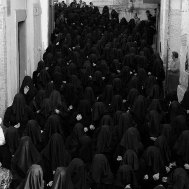 Einarbaldvii's tweet photo. The Procession of La Desolata:  A Holy Saturday procession held in Puglia, Italy every year to honor the sorrow of Mary, Mother of God. https://t.co/yWAPIEAzxU