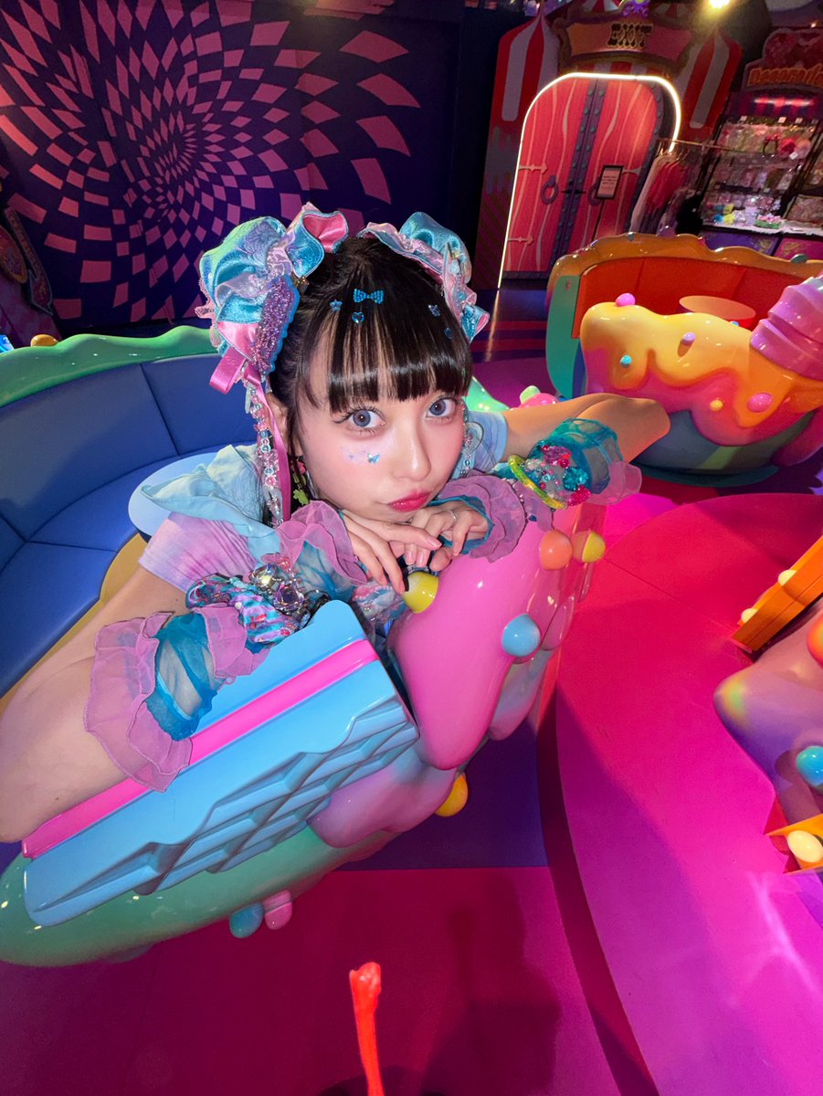 Magilimi_Emiri's tweet photo. 原宿の地下にはこんなカワイイ空間があるの知ってたー？🩵🌈 https://t.co/yc6rdE4vov