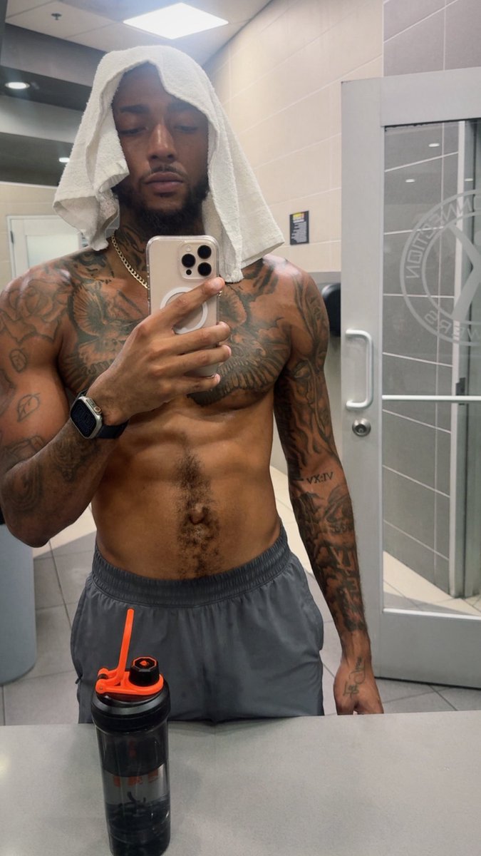 jammin_zu's tweet photo. Get up &amp; hit the gym 🏋️‍���️🏋️‍♀️🏋️‍♀️🥊 https://t.co/mSIq1xzyq3