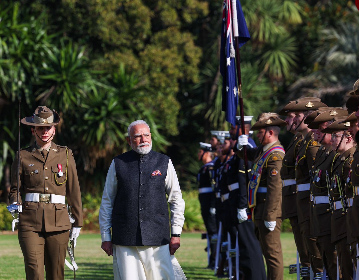 IndianEmbTokyo's tweet photo. #モディ首相豪州訪問
🔊🔊🔊

🇮🇳 🇮🇳🤝🏻🇦🇺🇦🇺

モディ首相がオーストラリアを公式訪問中です。

今回の訪問の主な成果は以下のとおりです

🔷🔷　防衛・安全保障協力の強化　🤝🏻
🔷🔷　海洋状況把握に関する共同の取り組みを含む海洋•安全保障協力の推進 🌊⚓️
🔷🔷　エネルギー安全保障の強化 🛢️⚡️⛽️
🔷🔷　インドへのウラン供給を可能にする民生用原子力協定 ☢️☢️
🔷🔷　インドに鉱業・鉱山機械分野の卓越センターを設立 ⛏️🏫
🔷🔷　オーストラリアで8校目となる大学がインドにキャンパスを開設 📚🎓🏫
🔷🔷　屋上設置型太陽光発電の人材育成アカデミーを本格始動 ☀️⚡️
🔷🔷　新薬の共同開発 💊💊

＼＼またモディ首相がメルボルンで述べたとおり、インドとオーストラリアはインド太平洋地域全体で連携を深め、平和と安定、航行の自由、そしてルールに基づく国際秩序の一層の強化に向けて共に取り組んでいきます。／／
