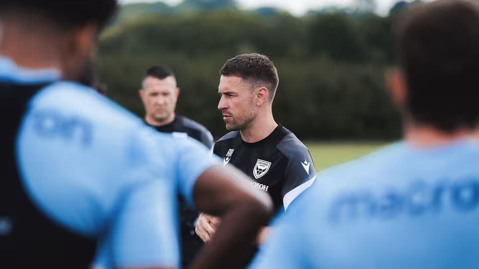 OxfordMailOUFC's tweet photo. 🚨 BREAKING: Oxford United set to be placed under temporary transfer embargo with announcement expected later ❌ | via @TBurrows16 

Two weeks after Aaron Ramsey's appointment - relates to League One's Salary Cost Management Protocol (SCMP)

#oufc 🟡 https://t.co/a369o22kur