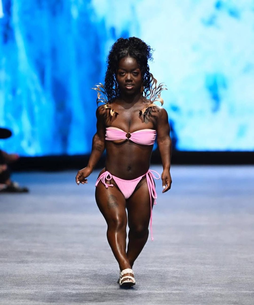 freakoutsideofx's tweet photo. Tamera  McLaughlin  the first little woman to walk Miami swim week . 💕 🥰🖤 https://t.co/Mdd5JXDaIl