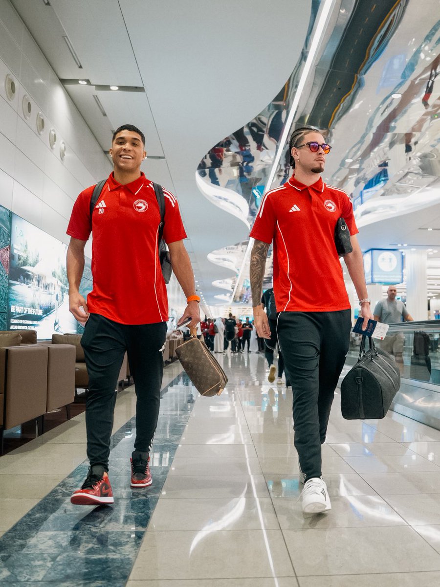 SharjahFC's tweet photo. الـمـ👑ـلك في الطريق 🛫 مغادرة بعثة الفريق إلى سلوفينيا للمعسكر الإعدادي استعداداً للموسم الجديد 
#نادي_الشارقة https://t.co/PvMTJXSxbT