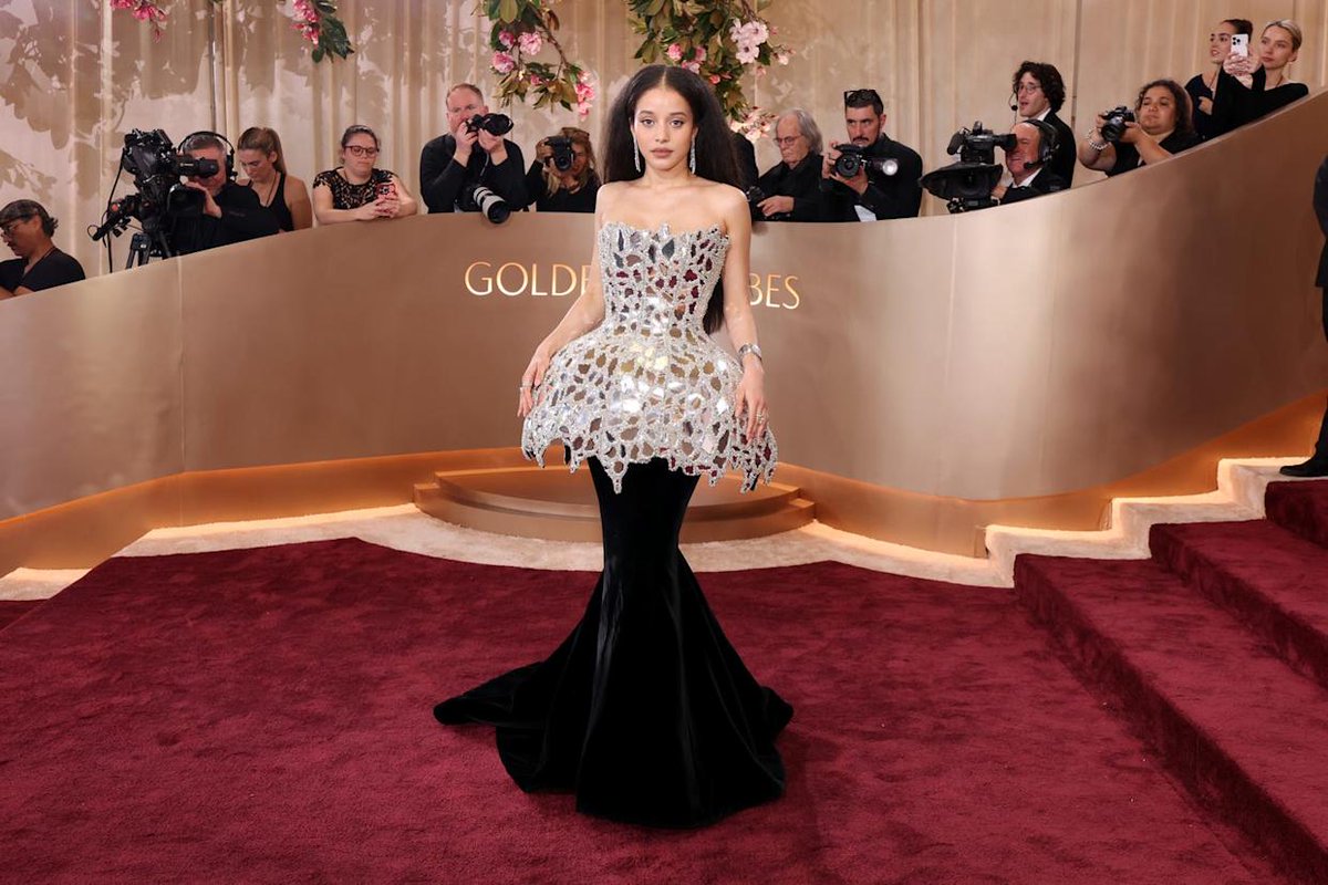 get0813's tweet photo. @itgirlbackup this and Chase Infinite's Golden Globes look. Best LV red carpet look of all time contenders https://t.co/zOLhcqzceW