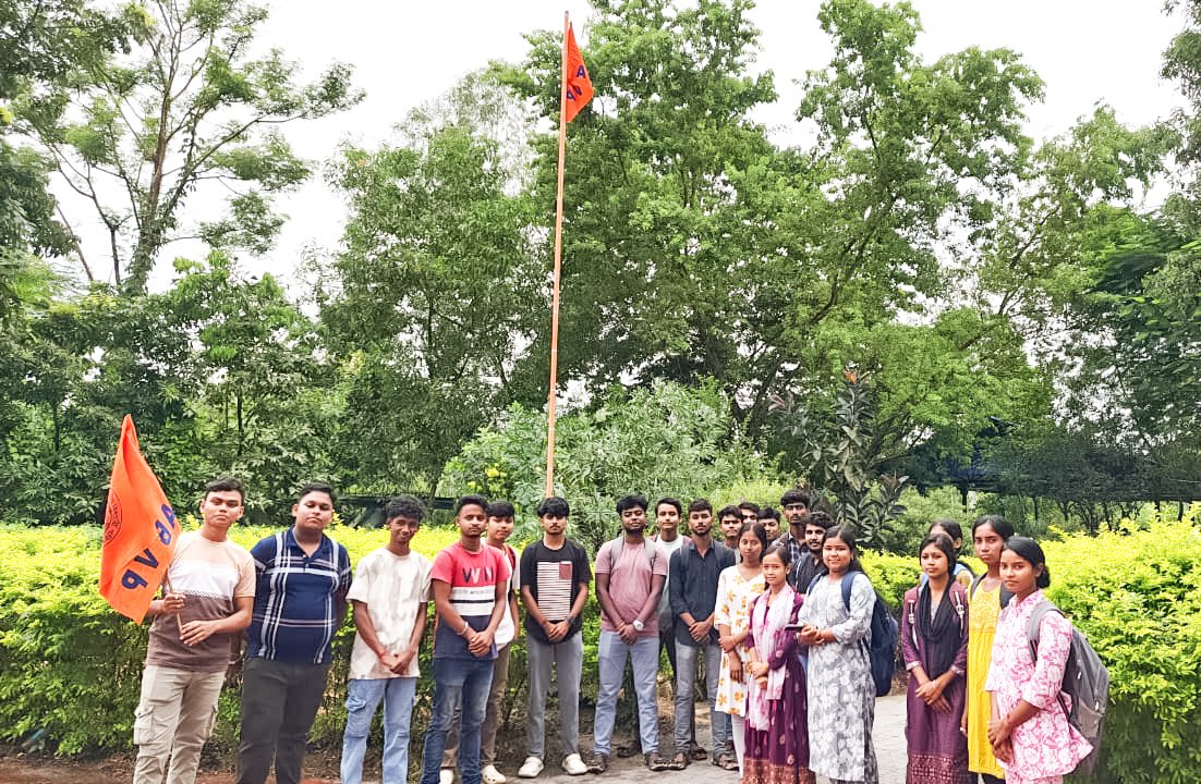 BalurghatABVP's tweet photo. অখিল ভারতীয় বিদ্যার্থী পরিষদ এর প্রতিষ্ঠা দিবস উপলক্ষে আজ হিলি S.B.S গভর্নমেন্ট কলেজে ABVP এর পতাকা উত্তোলন করা হলো https://t.co/olxmlPwVXY