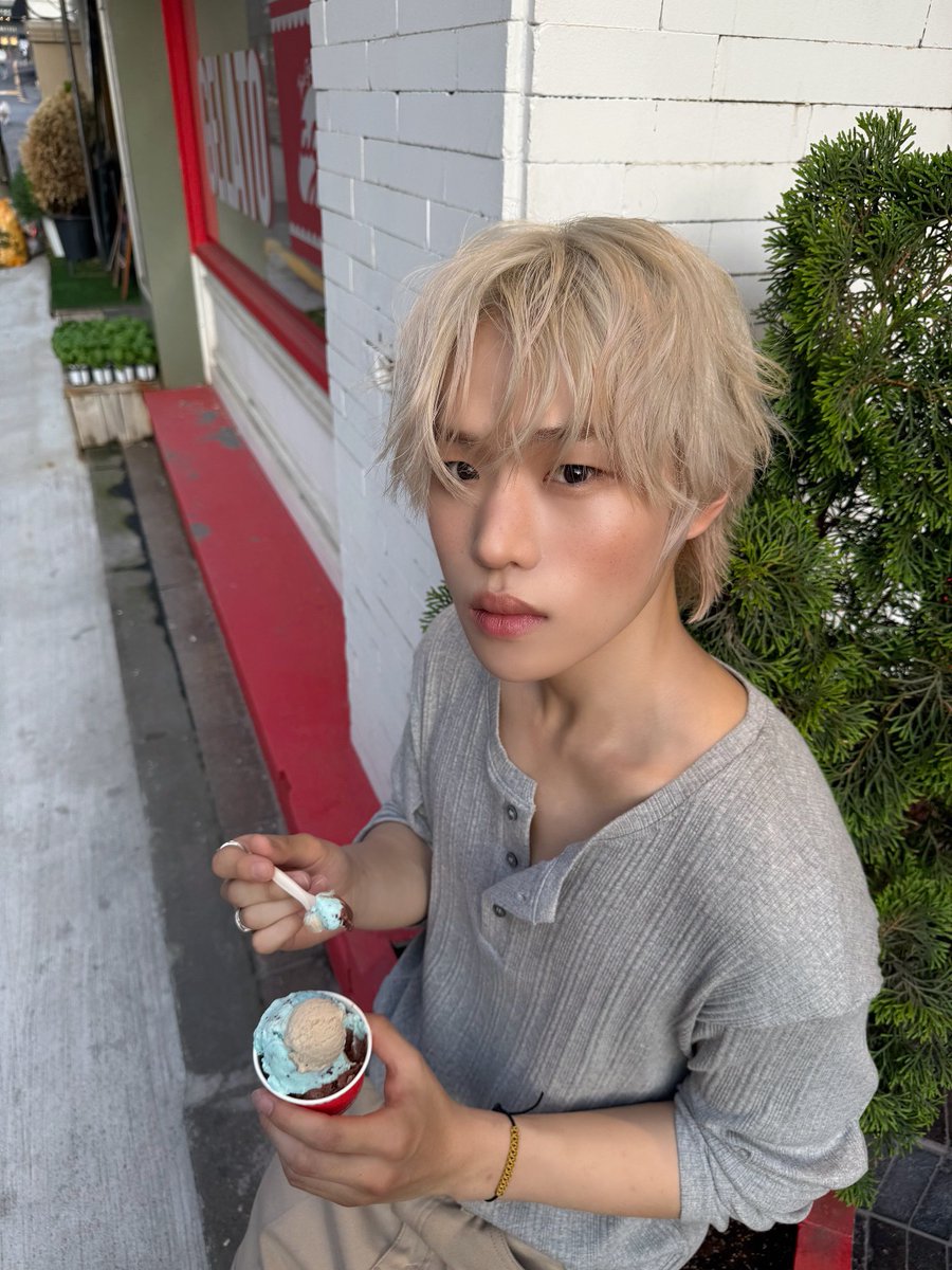 POW_grid's tweet photo. [#JUNGBIN]
민초 냠냠 🩵
#POW #파우 #정빈 https://t.co/tQLxx5UkNC