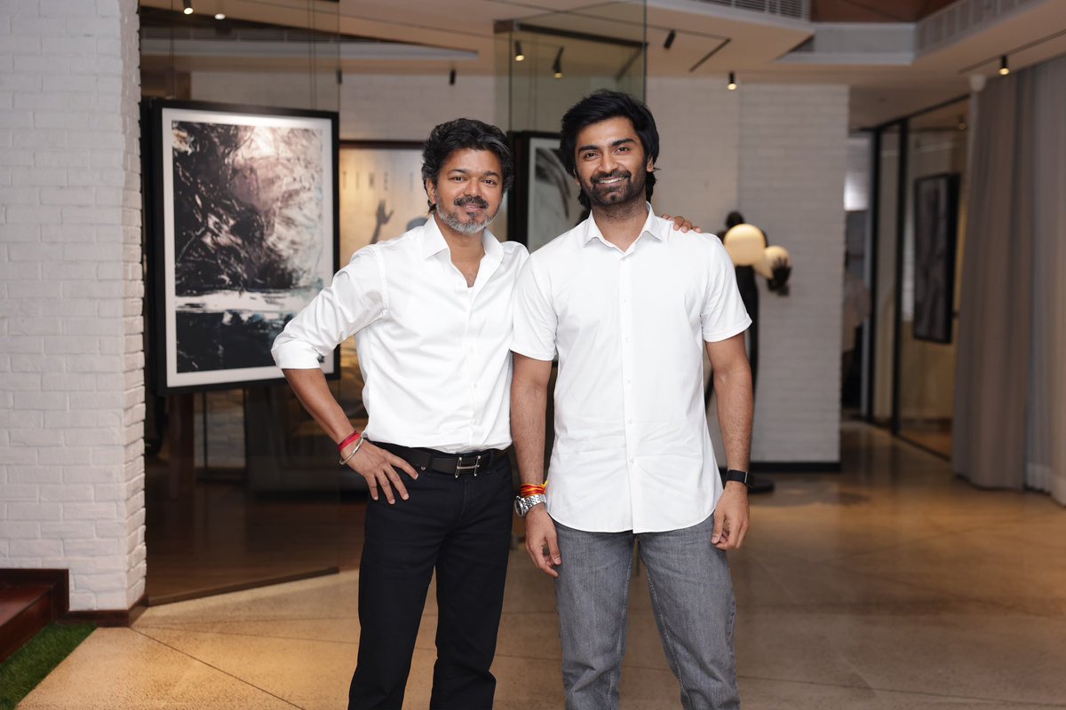 Atharvaamurali's tweet photo. It was an honour and truly a pleasure meeting the Hon’ble Chief Minister of Tamil Nadu. To me, he’ll always be our very own Vijay Anna.

To receive his love and blessings right before the BIG DAY means the world to me. Thank you, Anna. 🤍

A special thank you to @Jagadishbliss for making this happen.

Truly humbled. Filled with gratitude. Feeling incredibly positive. 💫