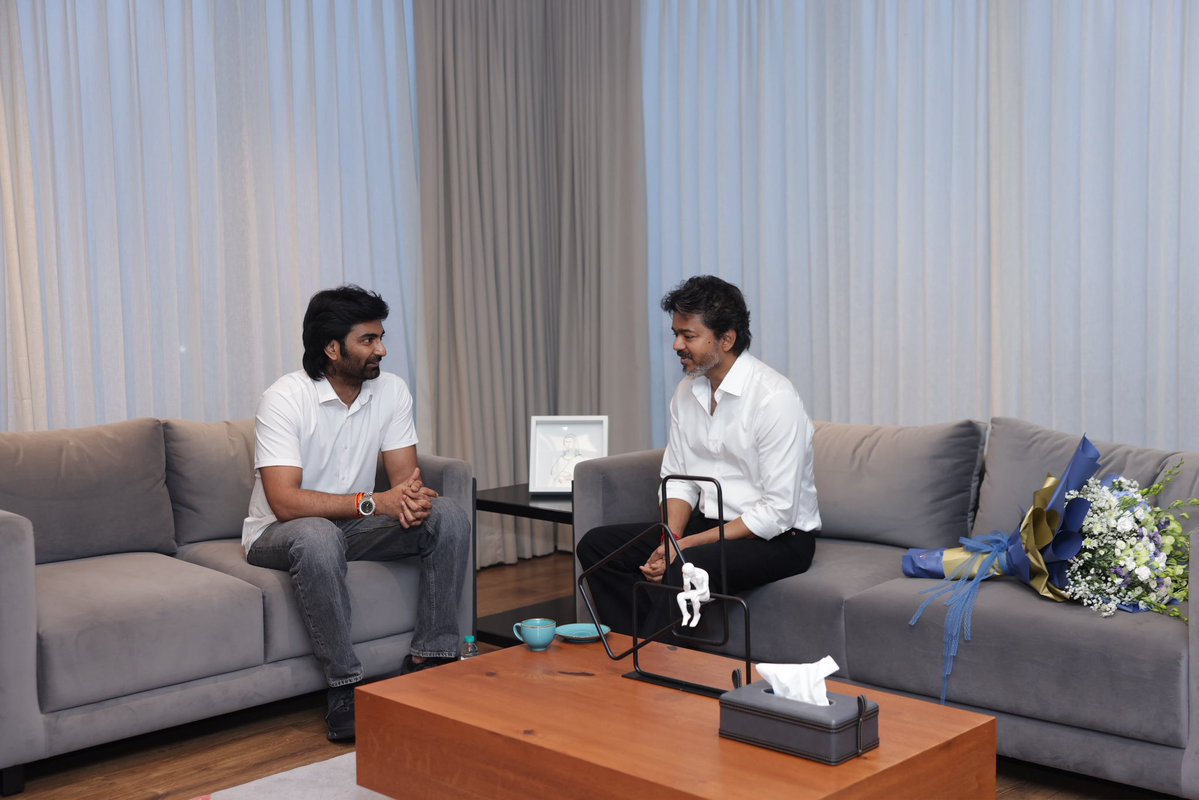 Atharvaamurali's tweet photo. It was an honour and truly a pleasure meeting the Hon’ble Chief Minister of Tamil Nadu. To me, he’ll always be our very own Vijay Anna.

To receive his love and blessings right before the BIG DAY means the world to me. Thank you, Anna. 🤍

A special thank you to @Jagadishbliss for making this happen.

Truly humbled. Filled with gratitude. Feeling incredibly positive. 💫